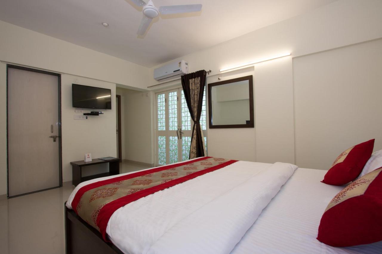 Hotel Oyo 9052 Leisurely Abode Khadki Exteriér fotografie