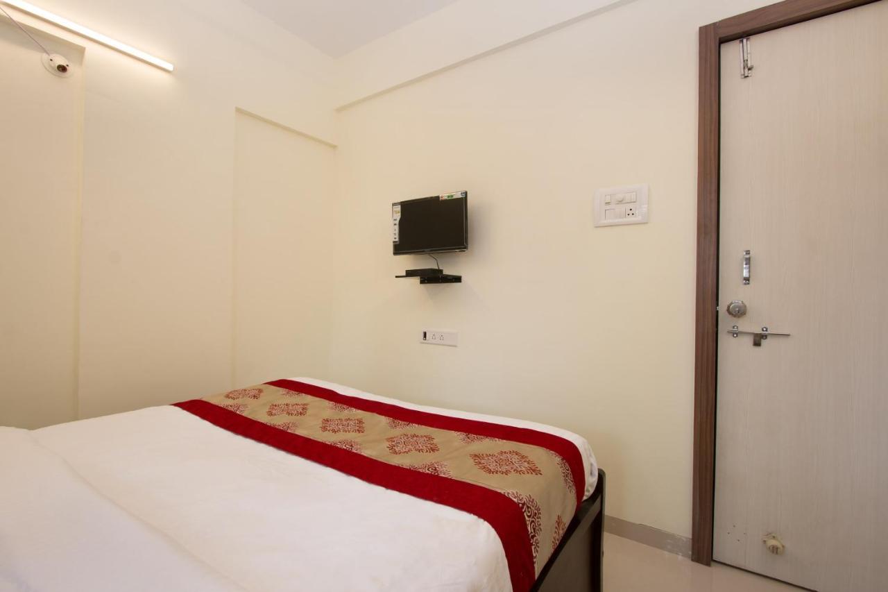Hotel Oyo 9052 Leisurely Abode Khadki Exteriér fotografie